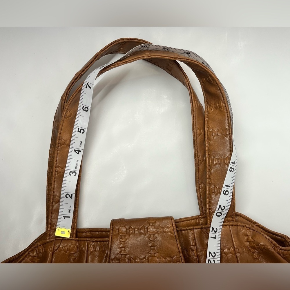 AMICI Accessories Elegant Tan Large Purse Tote or Shoulder Bag - Picture 7 of 16
